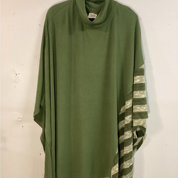 Truth + Style Petite Mixed Media Poncho XLP Olive NWOT - Picture 2 of 3